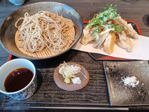「旬菜天もり蕎麦（1,800円）」@十割蕎麦とカフェ 風の庵の写真