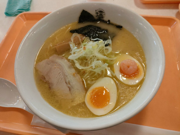「塩ラーメン」@塩らーめん ひるがおEX 品川キッチンの写真