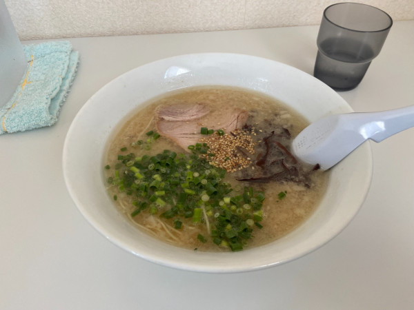 「博多豚骨ラーメン」@らぁ麺 華宝の写真