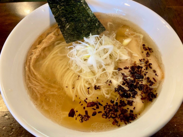 「塩焦がしネギラーメン 900円」@カミカゼの写真
