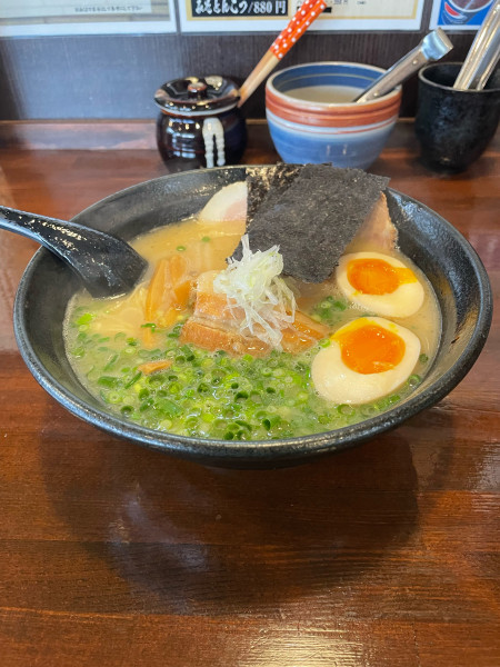 「特製ラーメン　880円」@久留米ラーメン 三代目よかろうもんの写真