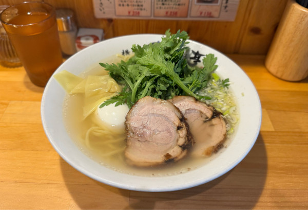 「本丸塩ら〜麺¥1000、春菊¥200」@横濱 本丸亭 新橋店の写真