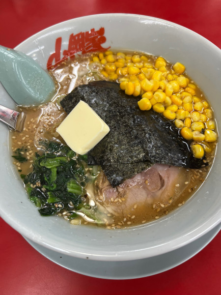 「味噌ラーメン　［バター、コーントッピング］」@ラーメン山岡家 土浦店の写真