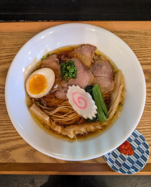 「地鶏醤油そば」@麺's キッチン RIRIの写真