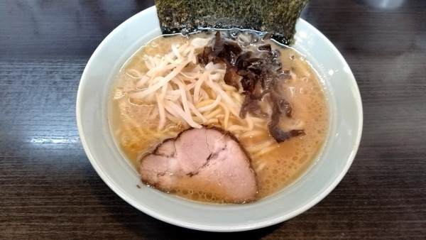 「ラーメン（並）800円」@横浜ラーメン 増田家 西船橋店の写真