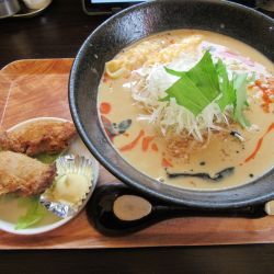 濃厚胡麻ラーメン（９００円）＋海老ワンタン＋唐揚げ