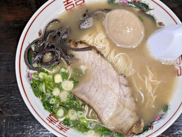 「とんこつラーメン＋味玉」@豚麺 気の写真