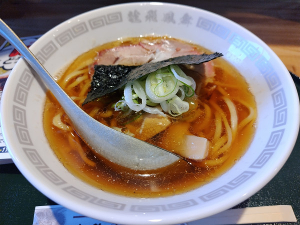 「龍雷紋　※雷式反転で醤油ダレ　※太麺」@雷紋そば 龍飛鳳舞の写真