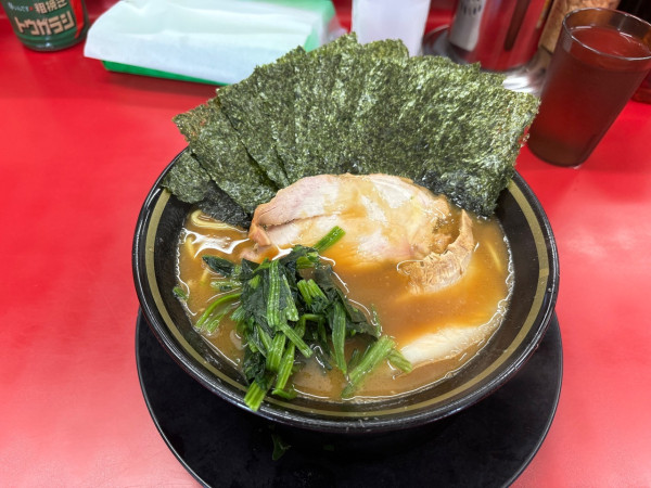 「ラーメン　のり　豚トロチャーシュー」@家系ラーメン 王道家の写真