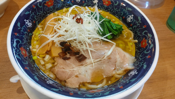 「金色の塩ラーメン 太麺に変更」@凌駕 IDÉAの写真