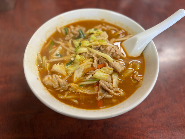 「ランチ:豚バラ野菜ピリ辛みそラーメン」@味良久の写真