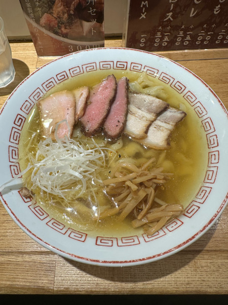 「肉そば塩煮干し(極太手揉み麺)＋麺大盛り」@超多加水自家製手揉み麺 きたかた食堂の写真