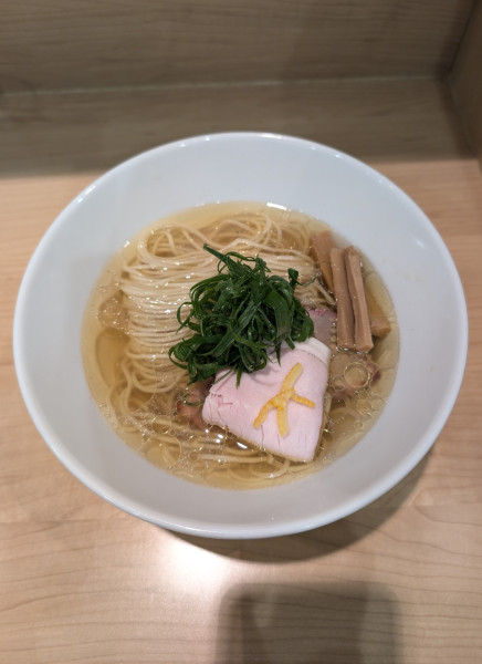 「白醤油そば」@「七色の落書き」の写真