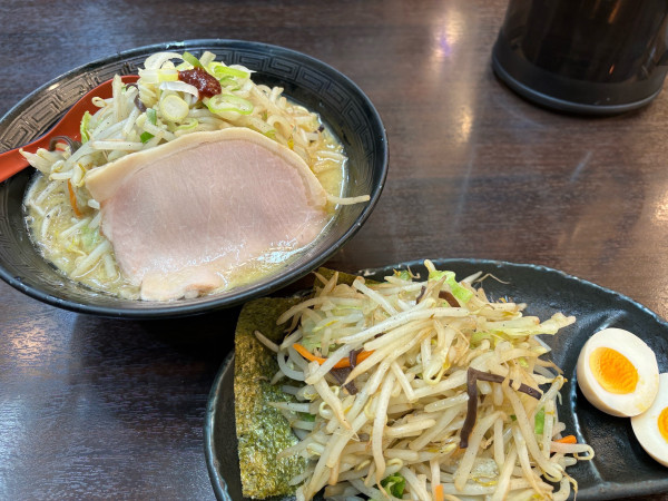 「濃厚タンメン　野菜たっぷり三種盛り」@王道タンメン 調布店の写真