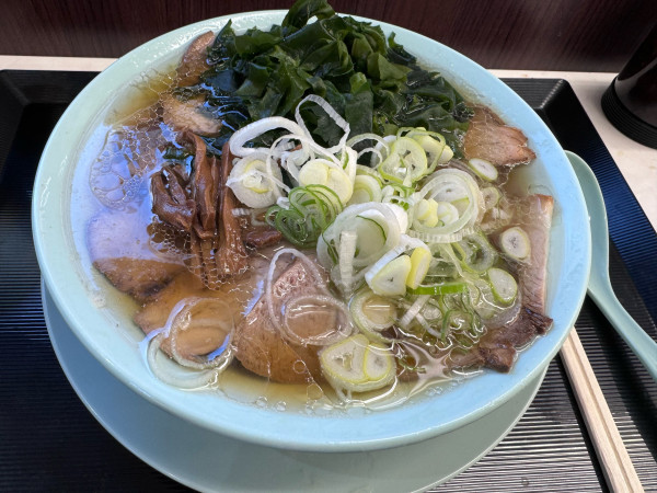 「わかめ中華そば　850」@新橋ニューともちんラーメン 神保町店の写真