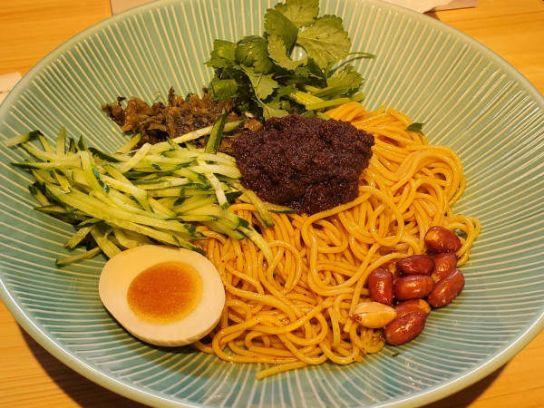 「自制牛肉醤拌面・中辛」@思華 翁町店の写真