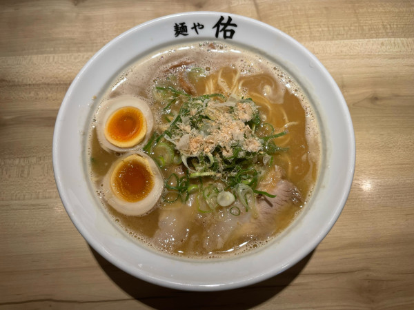 「鶏×魚×豚 味玉らーめん (¥990)」@麺や 佑の写真