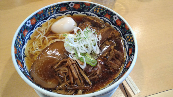「特製牛バラ麺」@中華そば 暁雲 参宮橋店の写真