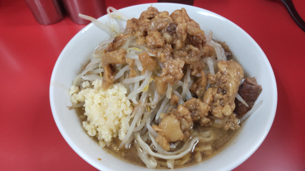 「麺半分900円ニンニクあぶら」@ラーメン二郎 柏店の写真