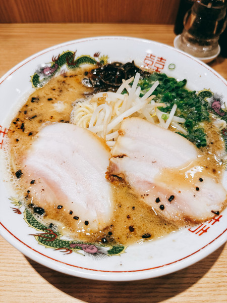 「鹿児島豚骨ラーメン」@中村麺三郎商店の写真