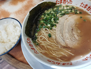 「ラーメン(かため)(サービス小ライス)(900)」@九州大分らぁめん たまがった 西口店の写真