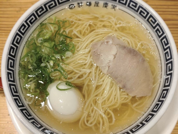 「【朝限定】あっさり朝ラーメン+味玉」@博多屋台一幸舎 博多一番街店の写真