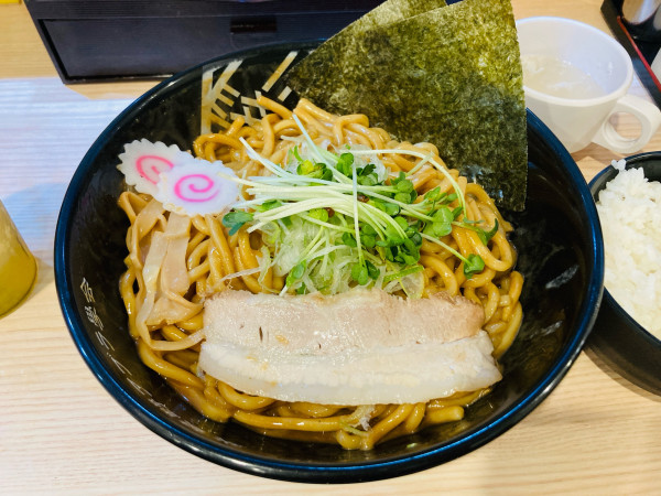 「武蔵野油そば W盛 無限ライス」@武蔵野アブラ學会 神田店の写真