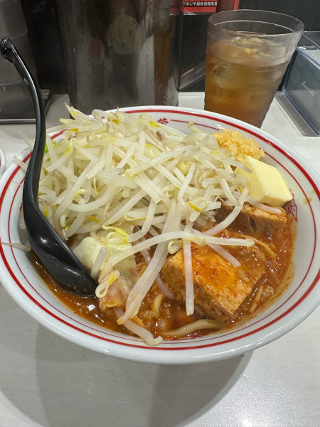 「濃厚巨豚北極+バタートッピング」@蒙古タンメン 中本 町田店の写真