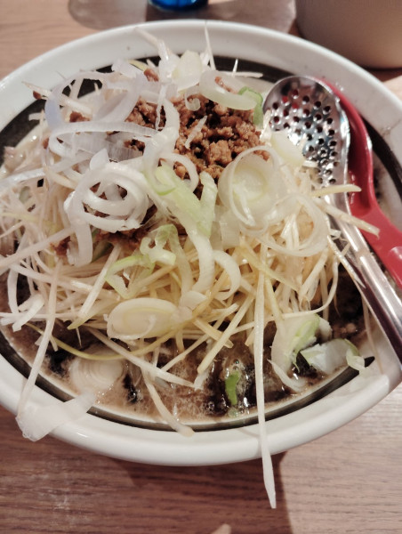 「ネギ黒麻油ラーメン」@札幌味噌ラーメンアウラ 川崎銀柳街店の写真