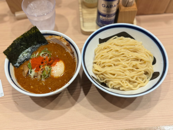 「辛いつけめん並盛(200g)1,080円＋オープン無料味玉」@玉 渋谷メトロプラザ店の写真