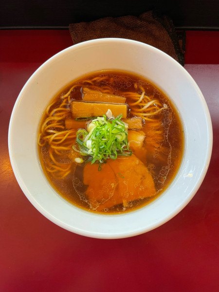 「醤油らぁ麺(900円)」@らぁ麺 松しんの写真