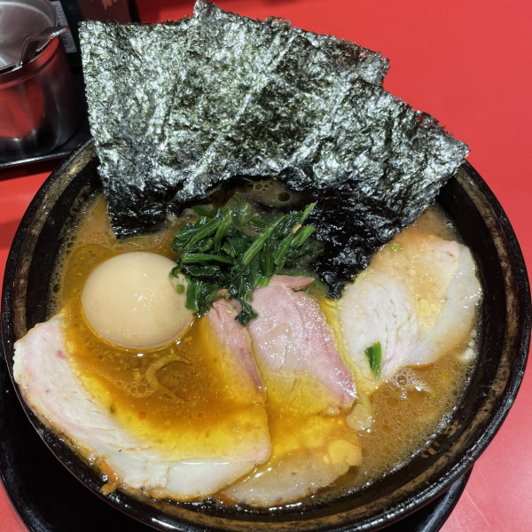 「ラーメン 870円 + α」@環2家 川崎店の写真