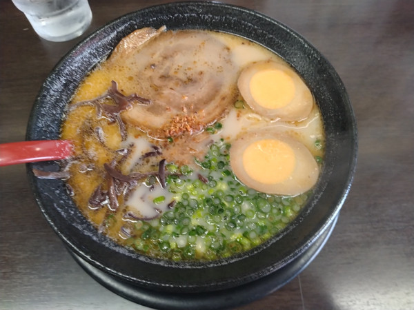 「とんこつラーメン小(麺1玉)¥800+煮玉子¥100-」@きむら屋の写真