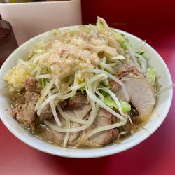 小ラーメン（800円）ニンニク、ヤサイ、アブラ