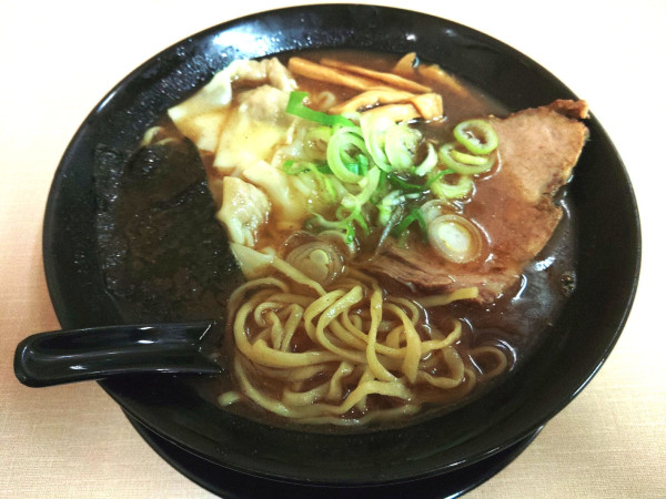 「ワンタン麺（昔ながらのスープ・平麺）￥950」@寺カフェ 中華そば水加美の写真