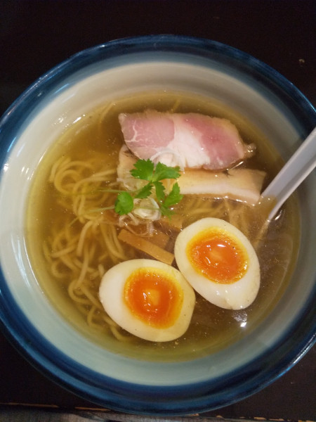 「しおらーめん（味玉付き）」@らーめん奏の写真