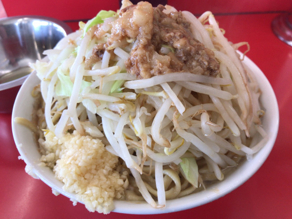 「小ラーメン(ニンニク、アブラ)+生たまご 900円」@ラーメン二郎 ひたちなか店の写真