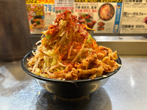 「鬼紅らーめん ドカ野菜」@麺創研 紅 国分寺の写真