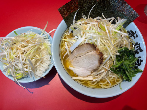 「特製ネギラーメン大1300円+ネギ丼300円」@家系らーめん 武将家 浅草店の写真