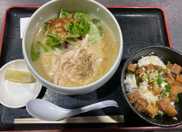 「鶏白湯塩らーめん+Cセット 1496円」@自由が丘 蔭山樓 グランベリーパーク店の写真