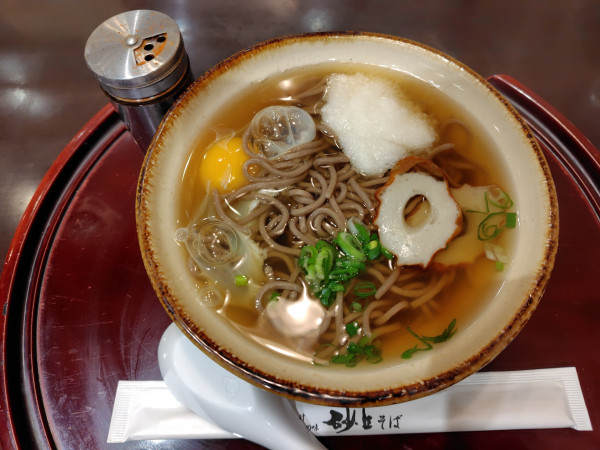 「とろろそば570円、生玉子120円」@砂丘そばの写真