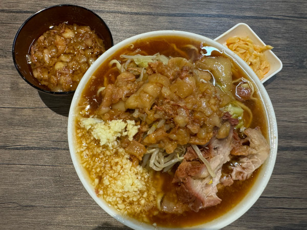 「ラーメン中➕穂先メンマ➕味付アブラ」@ラーメンマルキの写真