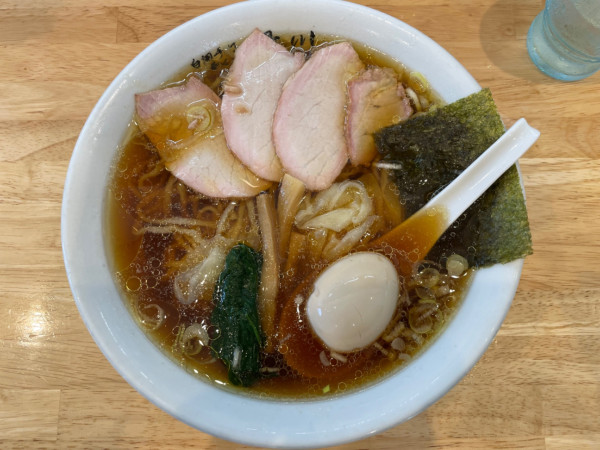 「ワンタン麺 大盛 ¥1300 半熟煮卵 ¥130」@白河手打中華そば 緑川 とら食堂那須塩原分店の写真