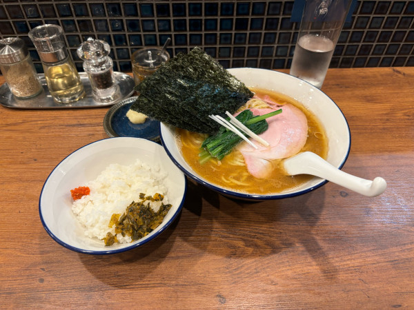 「ラーメン中（1080）小ライス（100）」@豚骨 蒼翔の写真