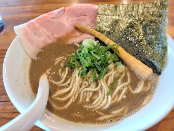 「煮干しラーメン＋肉玉丼」@地鶏らーめん とりじの写真