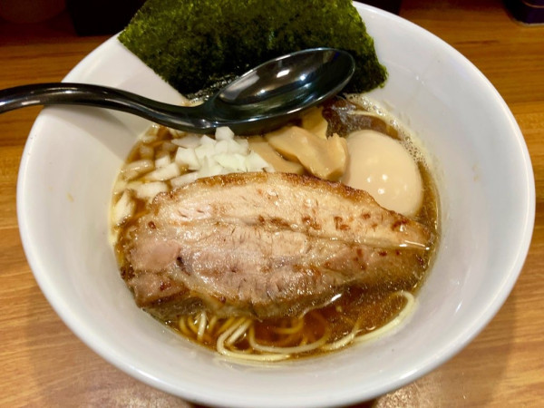 「(限定)煮干しらーめん 1050円+味玉 130円」@いのうえの写真