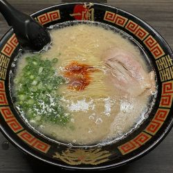 天然とんこつラーメン　980円