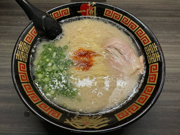 「天然とんこつラーメン　980円」@一蘭 天神店の写真