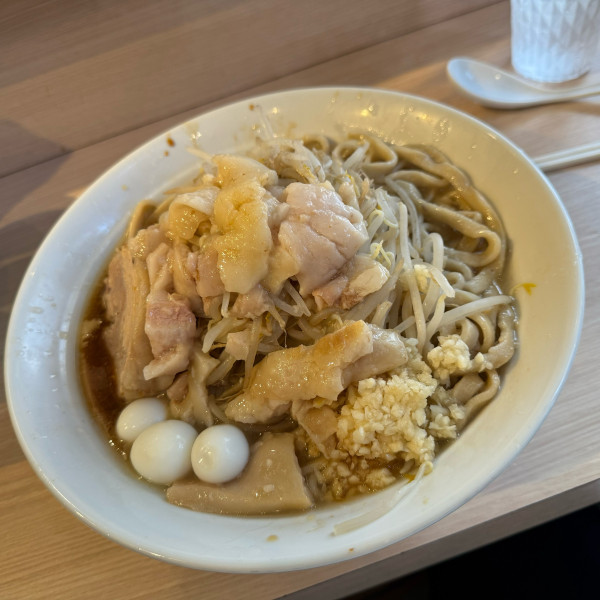 「ラーメン400g+うずら『コール』全部」@麺屋 味方の写真