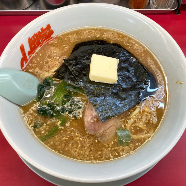 「味噌ラーメン 690円 ＋ バター 80円」@ラーメン山岡家 太田店の写真